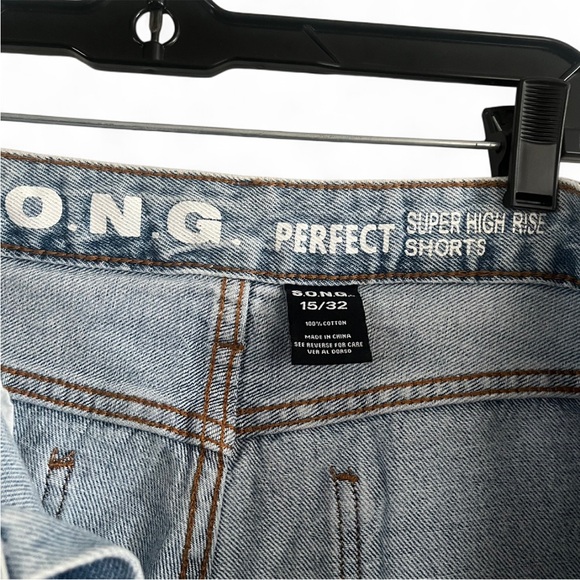 Casual S.O.N.G. Distressed Light Blue Jean Shorts Súper High Rise - Picture 2 of 3